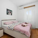 Villa Charming With Pool Nedescina