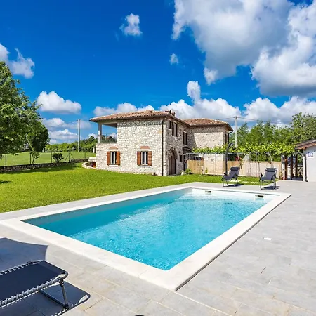 Βίλα Charming With Pool Nedeščina