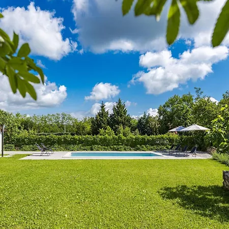 Βίλα Charming With Pool Nedeščina