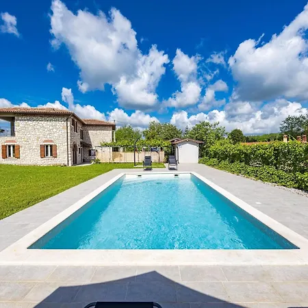 Charming With Pool Villa *