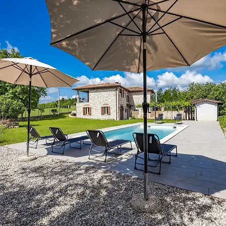 Villa Charming With Pool *