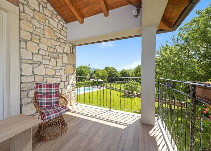 Charming With Pool ヴィラ Nedeščina