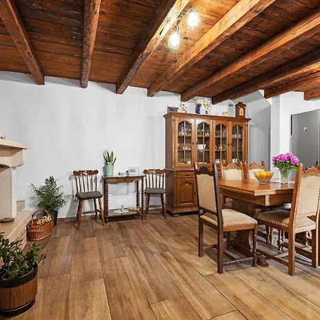 Villa Charming With Pool