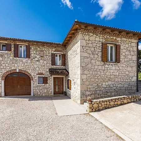 Charming With Pool * Nedeščina