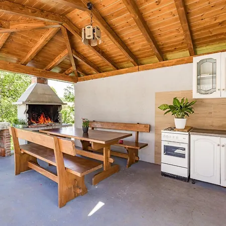 Charming With Pool Villa Nedeščina