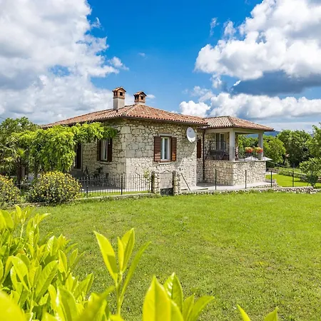 Charming With Pool Villa Nedeščina