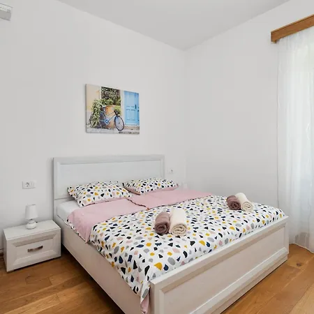 Charming With Pool *