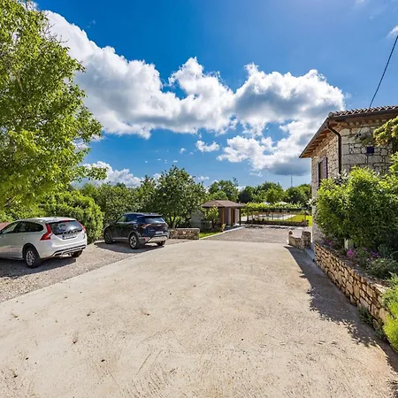Charming With Pool Villa Nedeščina