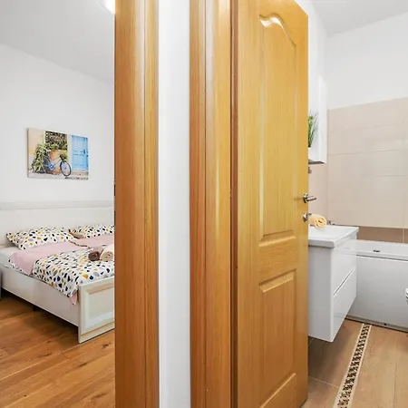 Charming With Pool * Nedeščina