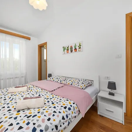 Charming With Pool Villa Nedeščina