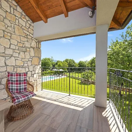 Charming With Pool Villa Nedeščina