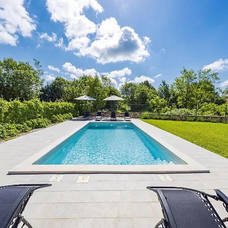 Charming With Pool Villa