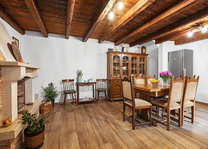 Villa Charming With Pool