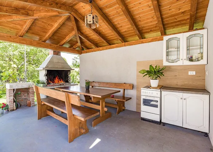 Charming With Pool Villa Nedeščina