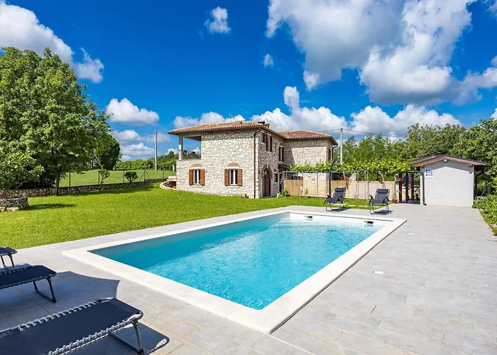 Villa Charming With Pool Nedeščina