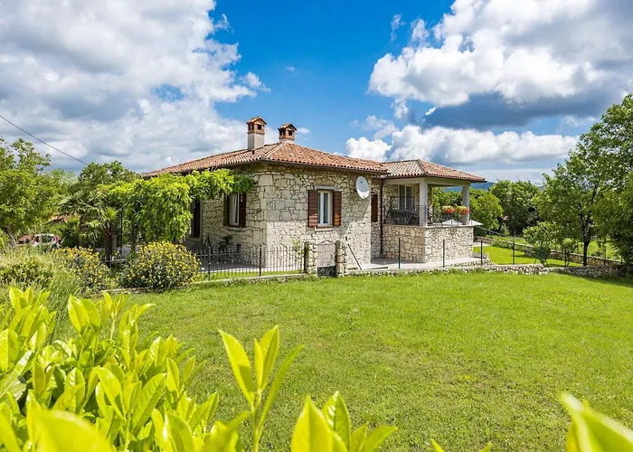 Charming With Pool Villa Nedeščina
