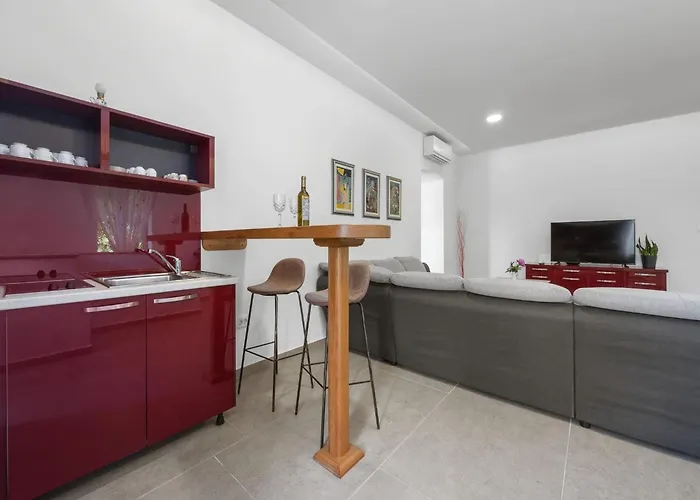 Charming With Pool Villa Nedeščina