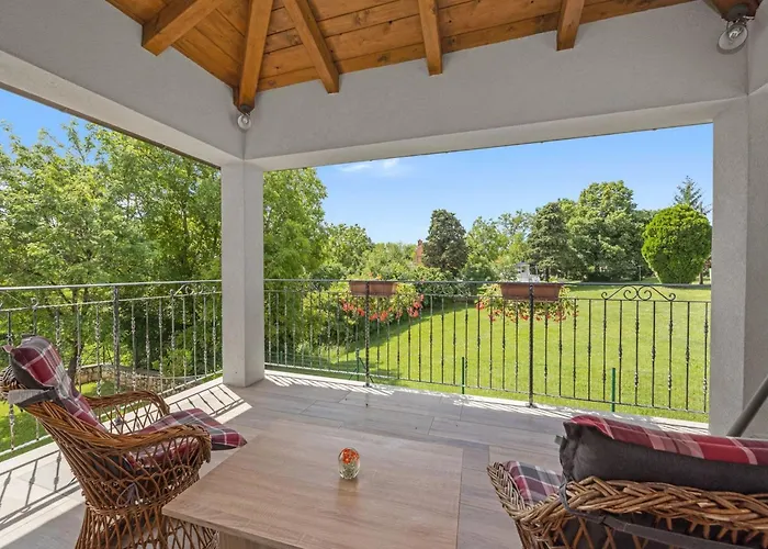 Villa Charming With Pool