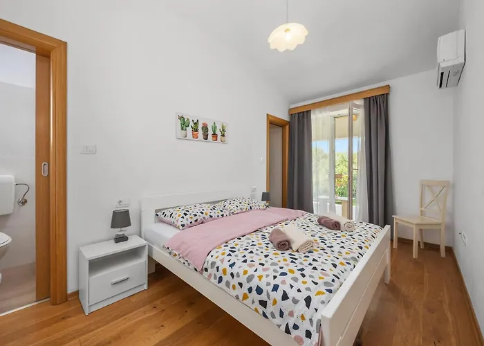 Charming With Pool *