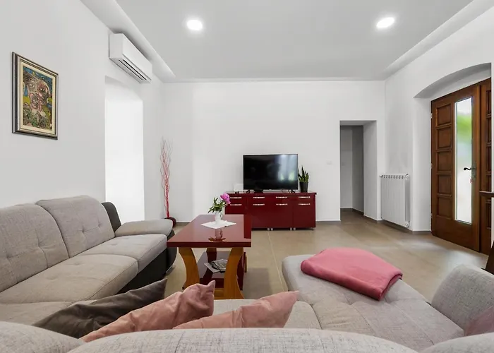 Villa Charming With Pool