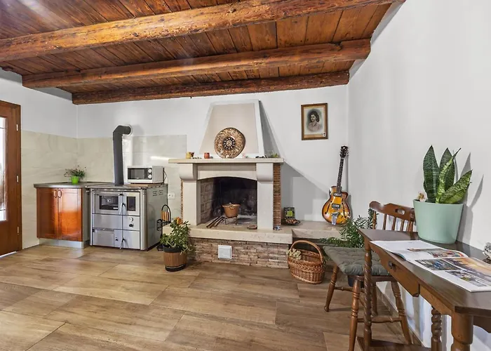 Villa Charming With Pool Nedeščina